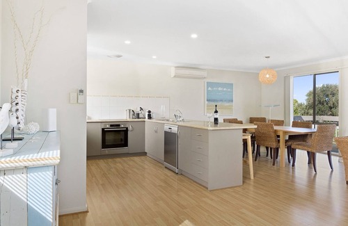 Carrickalinga House | Carrie'd Away - 9 Dorset Court