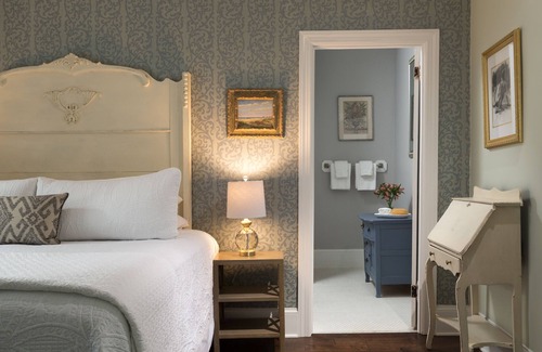 Cape May Bed & Breakfast | Carroll Villa Hotel