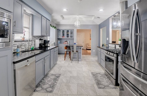 North Central Carrollton House | Carrollton Retreat! 4BD / POOL TABLE *