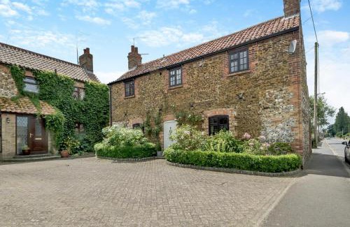 Grimston House | Carrstone Cottage