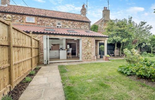 Grimston House | Carrstone Cottage