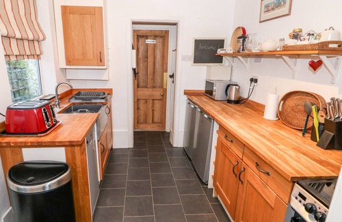 Heacham Cottage | CARRSTONE COTTAGE, pet friendly, character holiday cottage in Heacham