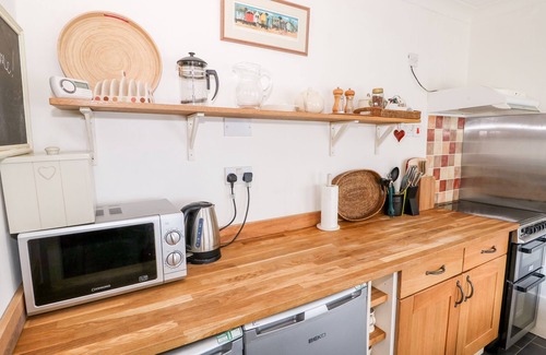 Heacham Cottage | CARRSTONE COTTAGE, pet friendly, character holiday cottage in Heacham