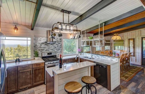 Dahlonega House | Carson's Run on Cedar Mountain-Cozy retreat with spectacular mountain views.
