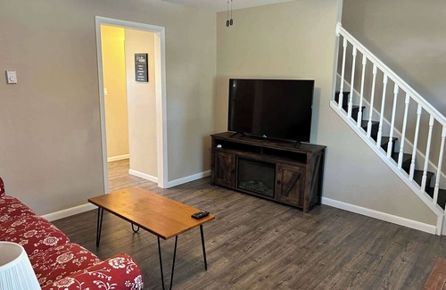 Norwood Apartment | Carter #1, Two bedroom unit near Xavier, Downtown