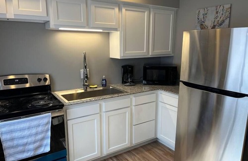 Norwood Apartment | Carter #4, Two bedroom unit near Xavier, Downtown