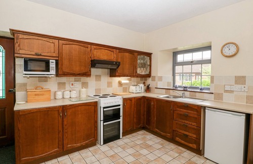 Lympsham Cottage | CARTHOUSE, pet friendly, character holiday cottage in Brean