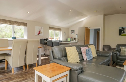 Allithwaite Cottage | CARTMEL LODGE, pet friendly, with hot tub in Allithwaite