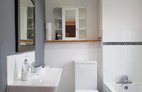 Kilgetty House | Cartref