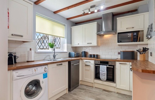 St. Florence House | Cartwright s Cottage - Indoor Pool Sports Courts Play Park