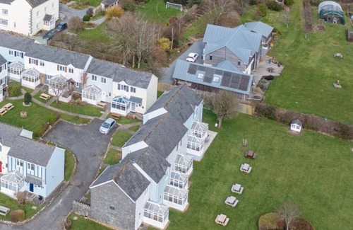 St. Florence House | Cartwright s Cottage - Indoor Pool Sports Courts Play Park