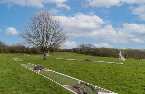 St. Florence House | Cartwright s Cottage - Indoor Pool Sports Courts Play Park