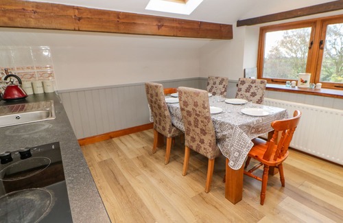 Great Langton Cottage | CARVIN-TOR, family friendly, with hot tub in Northallerton