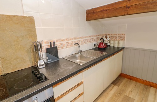 Great Langton Cottage | CARVIN-TOR, family friendly, with hot tub in Northallerton