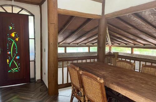 Ubatuba House | Casa à 3 minutos a pé da Praia, com churrasqueira!