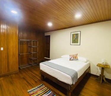 Alajuela House | Casa 1856- cómodas habitaciones en el Centro de Alajuela