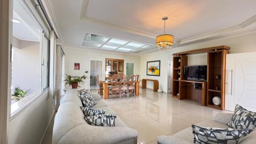 Balneario Florida House | Casa 300m Praia, Ar condicionado, Área Gourmet, Piscina climatizada