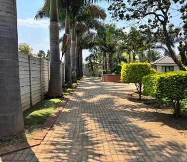 Harare Apartment | Casa 4 Bedroom house with Solar and Borehole water