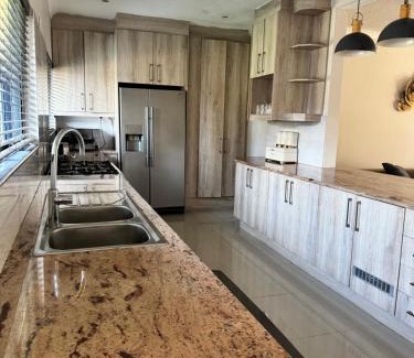 Harare Apartment | Casa 4 Bedroom house with Solar and Borehole water