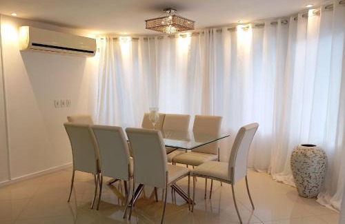 Jurere Internacional House | Casa 4Q c/piscina em Jurerê Internacional MER0671