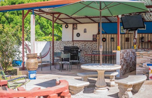 Tarcoles House | Casa, 5 dormitorios, piscina, rancho, cocina, minibar, pingpong, 14 personas
