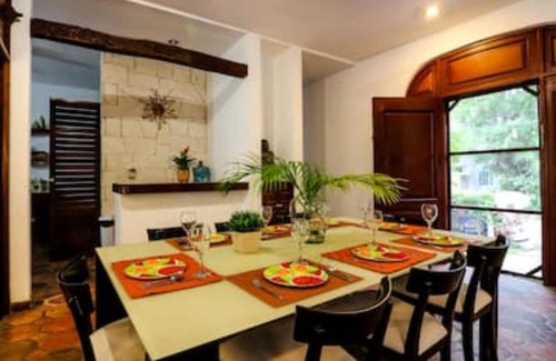Playacar Fase I House | Casa 7 hab, 9 camas y a 2 cuadras de la Playa !!!