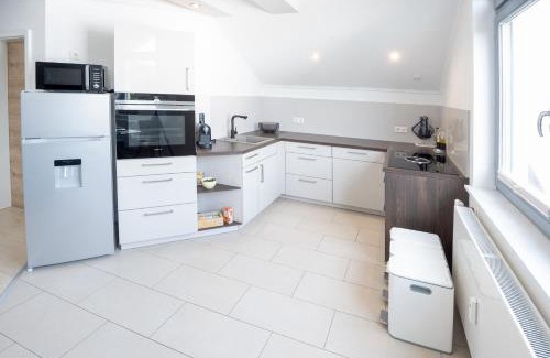 Monikaviertel Apartment | CASA 8070 Exklusive Maisonette 91 qm 4 Zimmer 1-9 Personen in Ingolstadt nähe A9, inklusive Parkplatz am Haus, Netflix, Kaffee, Tee, 24-h self-check-in, ideal für Gruppen, Familien und Geschäftsreisende