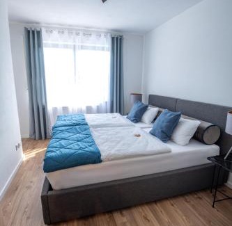 Monikaviertel Apartment | CASA 8070 Exklusive Maisonette 91 qm 4 Zimmer 1-9 Personen in Ingolstadt nähe A9, inklusive Parkplatz am Haus, Netflix, Kaffee, Tee, 24-h self-check-in, ideal für Gruppen, Familien und Geschäftsreisende