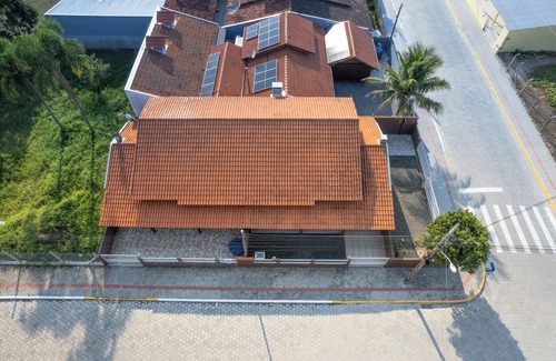 Zimbros House | Casa a 2 quadras da Praia de Zimbros RW2724