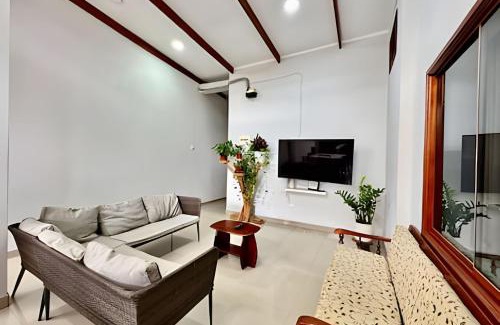 La Banda de Shilcayo House | Casa a 5min centro 3HAB con A/C & Precioso Jardín