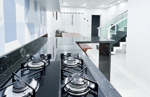 Maranduba House | CASA A 800MT DA PRAIA MARANDUBA