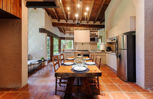 Valle de Bravo Villa | Casa Abi - Garden and River Retreat