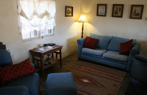 Canoncito Cottage | Casa Abuela~2 Bedroom Adobe with Cedar Hot Tub: Perfect for Families
