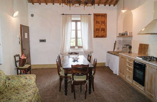Rapolano Terme House | Casa Adalberto A: A pleasant and spacious two-story apartment that is part of an ancient country house built on a hillside, surrounded by meadows and woods.