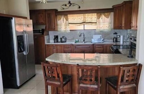 San Joaquin de Flores House | Casa Aguacate