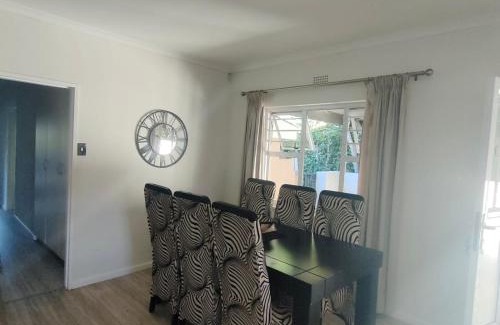 Constantia House | Casa Alara warm and welcoming