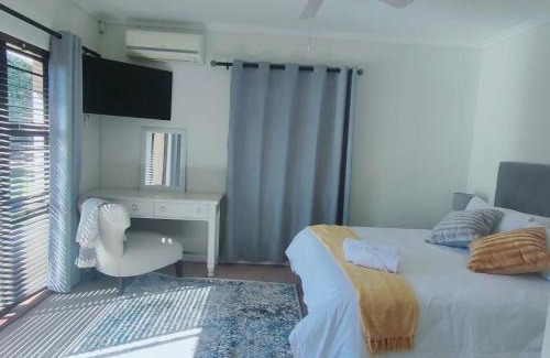 Constantia House | Casa Alara warm and welcoming