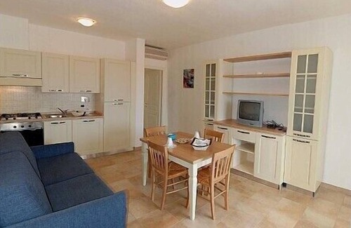 Puntone House | Casa Aliade A: A welcoming apartment that is part of a villa surrounded by the greenery.
