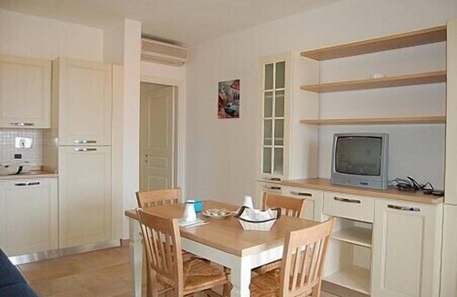 Puntone House | Casa Aliade A: A welcoming apartment that is part of a villa surrounded by the greenery.