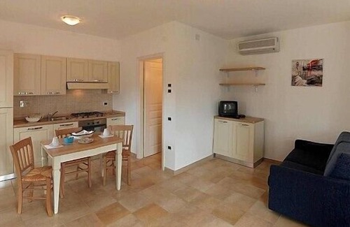 Puntone House | Casa Aliade B: A graceful studio apartment surrounded by the greenery.