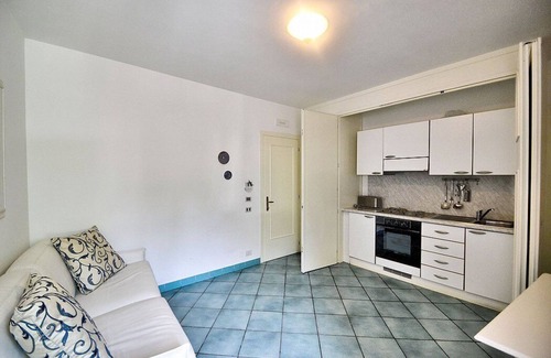 Minori House | Casa Alloro E: A welcoming apartment located in the center of Minori and a few meters from the sea.