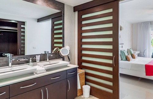 Puerto Juarez Condo | Casa Almajuma 415 S 2 Bedroom Condo by Redawning