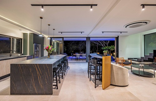 Jaco House | Casa Almendros