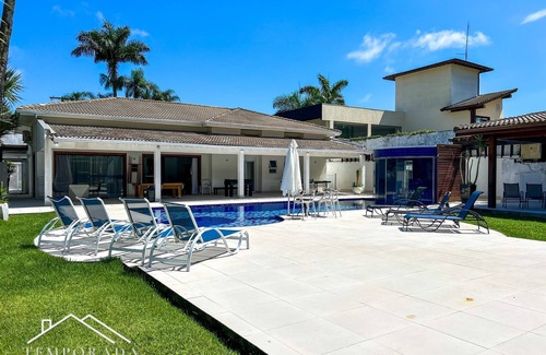 Jardim Acapulco House | Casa Alto Luxo - Lazer Completo - Piscina Climatizada, Sauna, Campo de Futebol