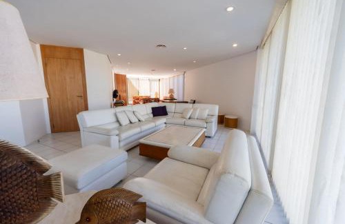 Jardim Virginia House | Casa Alto Padrao c Piscina, Vista e churrasqueira