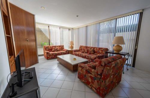 Jardim Virginia House | Casa Alto Padrao c Piscina, Vista e churrasqueira