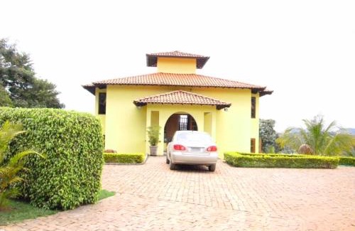 Capitolio House | Casa amarela escarpas