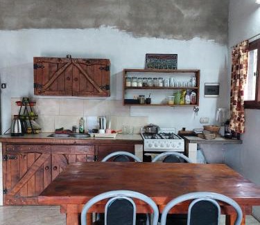 Las Colinas de Peralta Ramos House | Casa amplia con jardin grande, parrilla y pileta en mar del plata en barrio jardin pegado al bosque peralta ramos