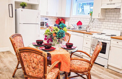 Southeast Edmonton Apartment | Casa Andrei