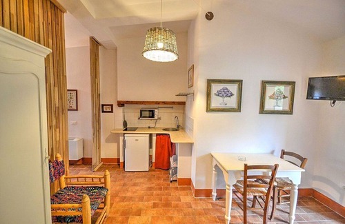 Marina di Castagneto Carducci House | Casa Aneto A: A welcoming apartment surrounded by the greenery, with Free WI-FI.